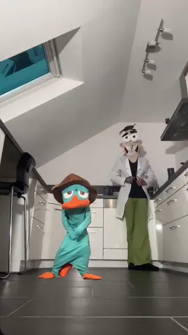 Dc:Me Let’s Go #perrytheplatypus #drdoofenshmirtz #costume #DIY #germany 