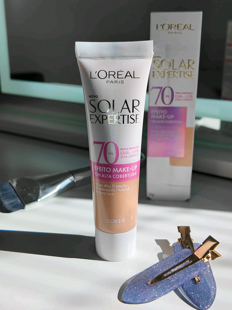 Pele bonita + protegida = match perfeito 💖 O novo Solar Expertise Efeito Make Up de @lorealparis_brasil  chegou com tudo: ✨ FPS 70 e 12h de cobertura ✨ Disponível em 5 tons ✨ Textura leve ✨ Não deixa oleoso e não acumula nas linhas Quem também ama praticidade? 🥰❤️ #Publicidade #SolarExpertiseMakeup #pele #protetorsolar #makeup 