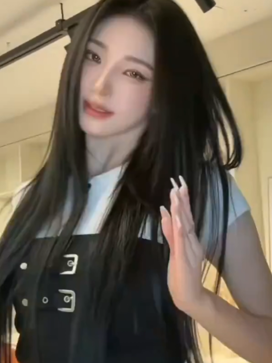 Xinyu #tripleS #트리플에스 #xinyu #zhouxinyu #douyin 