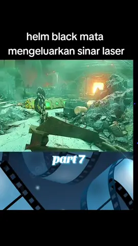 Ya, pada film Aquaman, karakter Black Manta memang menggunakan helm yang mampu menembakkan sinar laser dari matanya, atau lebih tepatnya, sinar plasma dari meriam yang dipasang pada helmnya. Helm ini merupakan bagian dari kostum tempur buatannya yang ditingkatkan dengan teknologi Atlantis, dan sinar plasma dari meriam di helmnya dapat membakar daging dan menimbulkan ledakan saat mengenai target.  Detail Helm dan Sinar Laser/Plasma: Asal Mula Teknologi: Black Manta memodifikasi persenjataan Atlantis dan menggabungkannya dengan pakaian selamnya untuk membuat kostum tempurnya melawan Aquaman.  Meriam Sinar Plasma: Helmnya dilengkapi dengan meriam sinar plasma yang sangat kuat.  Penggunaan Sinar: Sinar plasma ini mampu menghancurkan daging dengan mudah, bahkan mampu menyebabkan ledakan saat berbenturan dengan target.  Perlindungan: Selain fungsi senjatanya, helm ini juga memberikan perlindungan tambahan dan menyembunyikan identitas Black Manta. #aquaman#blackmata #a7x_family #fyp #fyppppppppppppppppppppppp 