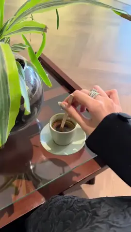 قهوة المساء هدوء يحتضن الروح بعد يوم طويل☕️#قهوةكبتشينو☕♥️ #تصويري📸 #اكسلبورررررر #صينيين_مالهم_حل😂😂 #