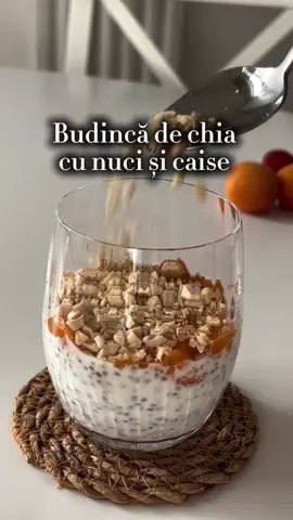 Budincă de chia cu nuci și caise 🍑