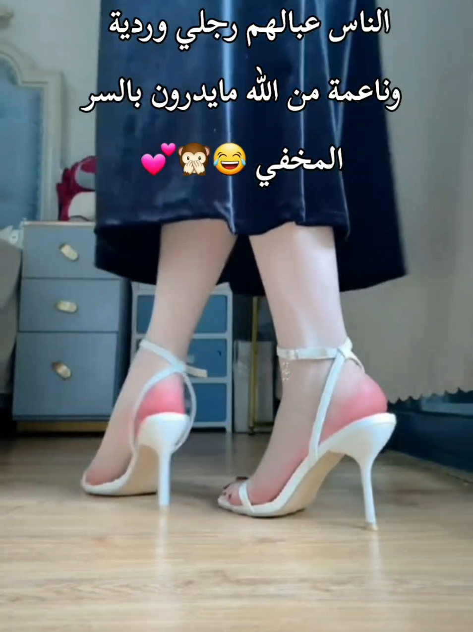 بكج العناية بالاقدام  أفضل عرض فرموني بعطر Special night للأقدام يزيل الجلد الميت وينعم ويورد ويرطب القدم  بكج يتكون من 5 قطع : ♥️ املاح قدم تعقـم القدم وتزيل الجلد الميت ولاوساخ  والروائح الكريهـة  يقضي على الخلايا و الجلد الميت يعطي انتعاش وحيويه يقضي على السموم يقضي على التهابات الجلديه ♥️ كالوس قدم الاصلي يقشر ويشيل الجلد الخشن الي بالكعب والقدم خلال دقائق ♥️ كريم كعب الغزال توريد وترطيب وتنعيم الجلد هو معالج مو بس ينعم وخلص وريحته حلوه   كل المكونات اعشاب وزيوت طبيعيه  ♥️ توريد القدم ♥️ تنعيم القدمين ♥️ ترطيب الكعبين وحمايتهما من التشققات ♥️ علاج جفاف الكعبين وإعطائها اللون الوردي ♥️ مرطب قدم  كريم العناية بلقدم  يمنح القدم نعومة والترطيب اللازم ويزيل الروائح الكريهة يحتوي على يوريا ٢٥ ٪ يحمي القدم من الجفاف والتشققات خفيف وسريع الامتصاص  ♥️ سيروم  مقوي للأظافر   ♥️ التقليل من تكسرها وهشاشتها مما يكسبها الصلابة ومظهراً أكثر صحة وحيوية ♥️ كما أنه يعمل على إزالة الاصفرار من الأظافر و الزوائد اللحمية... ♥️ يتم امتصاصة في طرف الظفر لتقويتة وزيادة لمعانة وصلابتة #عناية_بالقدمين #عناية_بالاقدام #توريد #كعب_غزال #اقدام_وردية #منتجات_العناية_بالبشرة #منتجات_للبشره #dancewithpubgm #fyp #الشعب_الصيني_ماله_حل😂😂 