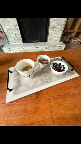 D’un bout de bois à un plateau chic 🌿✨ DIY simple, utile et déco ! Tu valides ? #DIY #HomeDecor #FaitMaison #Upcycling #DecoMaison 