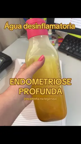 Água desinflamtória:  1 litro de água (ou a quantidade que preferir) faço 1 litro para tomar durante o dia todo.  1 colher cheia de açafrão (cúrcuma)  1 pedaço de gengibre picado ou ralado 1 limão grande espremido Alguns cravinhos da índia.  Preparo: misture tudo e deixe ferver por apenas 1 minuto ou menos. Reserve , coe se preferir (eu gosto de deixar tudo dentro para ir passando os nutrientes para a água) , coloque em sua garrafinha ou copo de preferência, deixe gelar da noite pro dia, ou tome morno mesmo… #endometriosis #desinflamar #corpo #endometriose #viraltiktok 