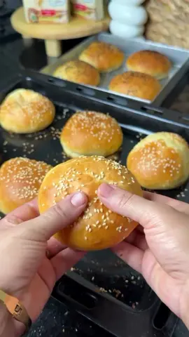 وصفة خبز البرغر 🍔 مع  أم لينا البرايجية تابعونا للمزيد من الوصفات الرائعة والسهلة  . . . . . . . . . . . . #fyp #viral #خبز #برغر  #creatorsearchinsights 