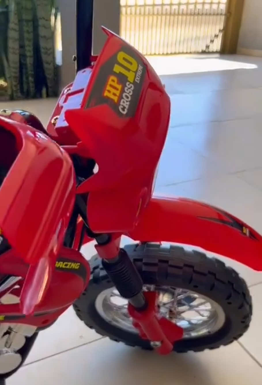 A Mini Moto Elétrica Infantil Vermelha garante diversão, estilo e segurança 🏍️❤️ 👉 Link na bio, destaques e stories para garantir a sua! Curte ❤️ | Comenta 💬 | Compartilha 🔁 | Segue 👉 @seuperfil #MiniMotoElétrica #MotoInfantil #BrinquedoElétrico #CriançasFelizes #ParaVocê