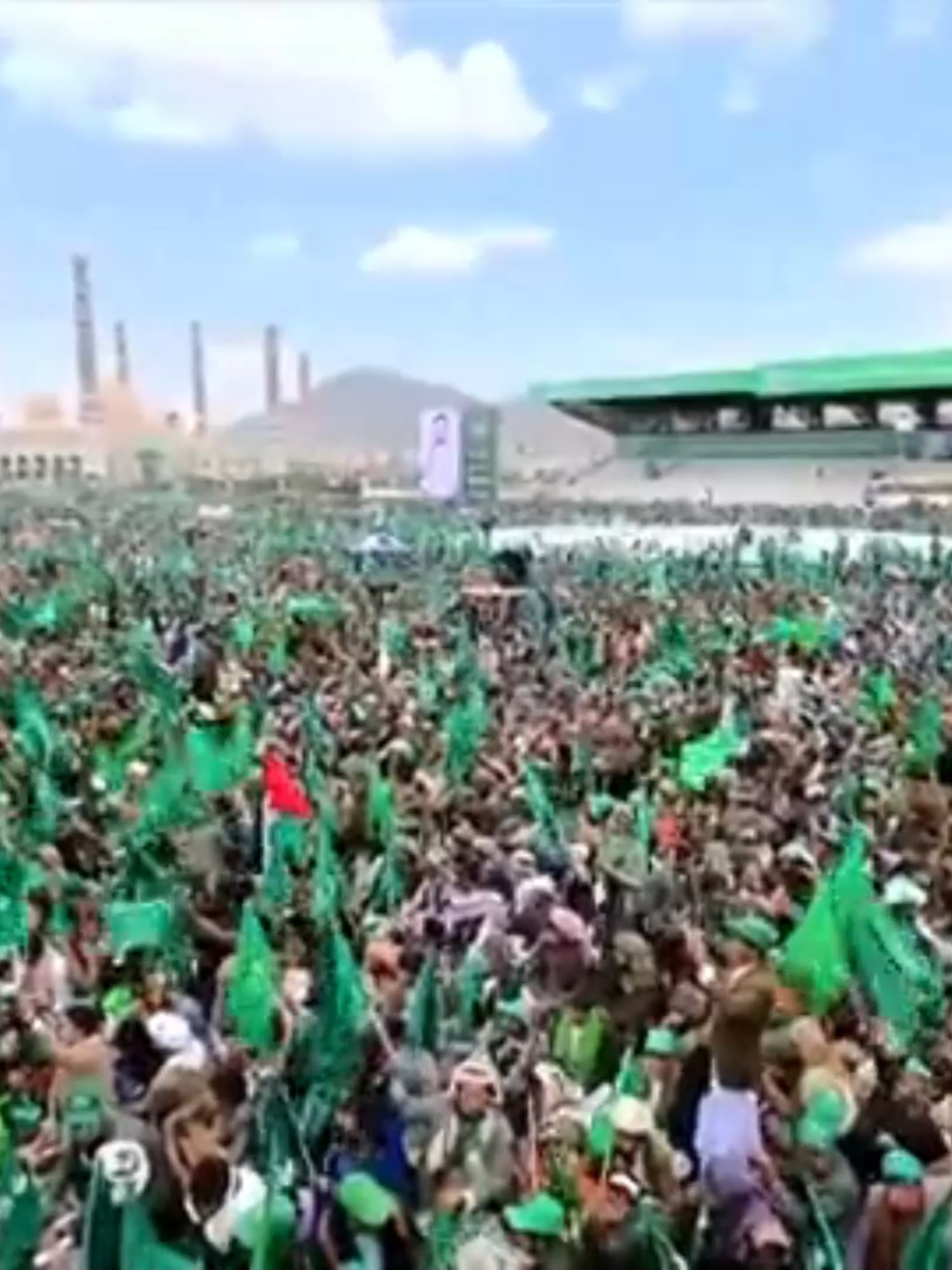Thousands of people celebrate Eid Milad al-Nabi ﷺ in Yemen 📷Reuters #ARYNews
