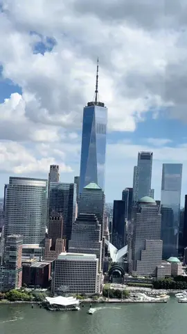 So grateful to have experienced this😍 #newyork #manhattan #bigapple #helicopter #flight #empirestatebuilding #worldtradecenter #centralpark #vacation #nyc #fyp 