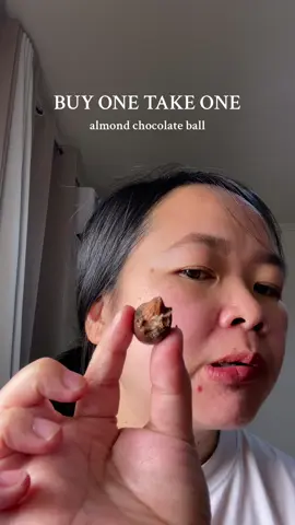 Legit eto nabibili ko sa korea dati ang sarap! Buy one take one #almondchocolate #mukbangasmr #lottemart @Haru Haru Asian Grocery 