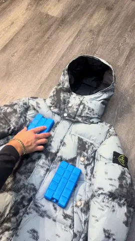 Stone island ice jacket with earth mapping camouflage Size: medium A/W 2024 Price: 👀 This thermo-sensitive garment is made of a lightweight tightly woven nylon rep, 100% recycled, resin-coated on the reverse and printed externally with a camouflage pattern that takes inspiration from satellite images of planet Earth. The garment changes appearance when exposed to the cold thanks to the printing with both pigment colours and a thermosensitive substance. The garment is treated with a special PFC free anti-drop agent. Padded with premium feathers. #stoneisland #casual #stoneislanduk #stoneislandforsale #casualwear