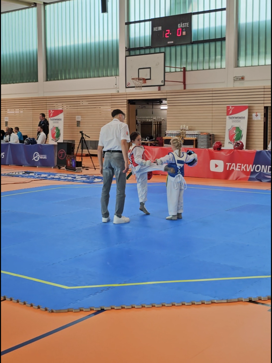 Meine kleine Schwester, beim Taekwondo Turnier. #kampfsport #Turnier #motivation #mädchen #blond 