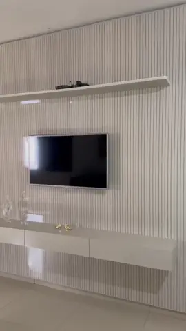 Painel para TV até 90 Polegadas 229x250cm Ripado com LED 3 Gavetas 100% MDF Off White ##painelripado##white##💫♥️          link 🔗 https://s.shopee.com.br/AA7VkSNFpU.                                       ID 🔎 BPA-KDV-MZG  @@Diário da lili