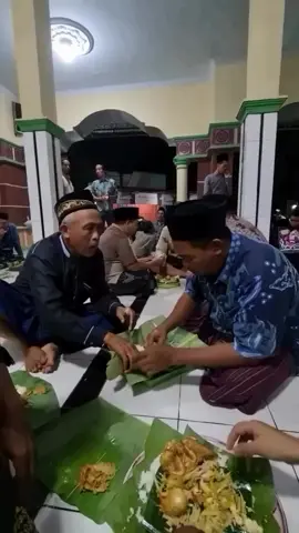 Selamat memperingati Maulid Nabi Muhammad saw 🙏🏿🙏🏿🙏🏿🙏🏿#maulidnabimuhamammadsaw #1447h #maulidnabi #selametan #rebutanmakanan 