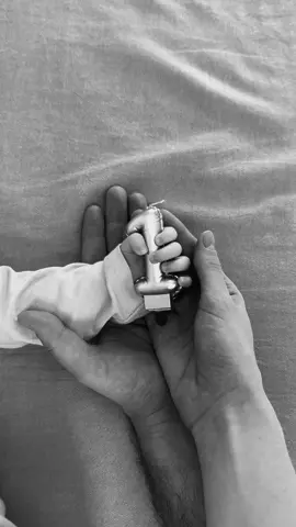 Your first month ✨🤍✨🥹 #firsttimemom #onemonth #firstmonth #family #photoideas 