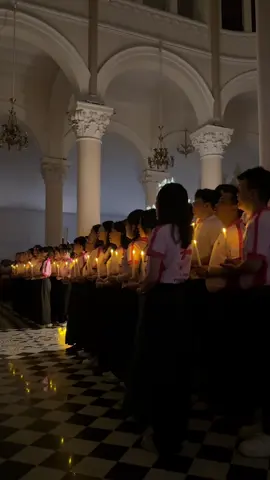 Cả nhà thờ cùng cất tiếng hát: Vì Ngoài Ngài Ra Con Tìm Đâu Thấy Bình An… #cadoanThienCa #tandinhchurch #giaoxuTanDinh #demthanhcacaunguyen #nhathotandinh 