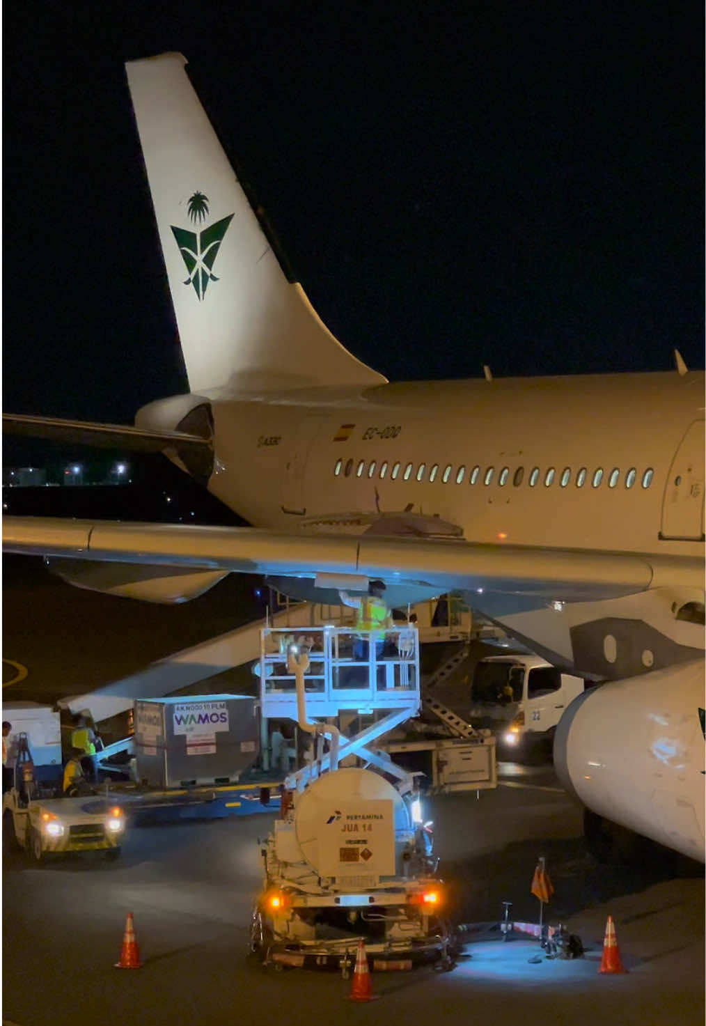 arrival of Hajj flights (latepost) 17 Juni 2025 SAUDIA | JED-SUB Boeing 777-3FG(ER) #hajj2025 #saudia #juandaairport #fyppppppppppppppppppppppp #foryoupagе 