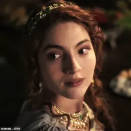| Cláudia Octávia, foi imperatriz romana, filha de Cláudio, irmã de britânico, e primeira esposa de Nero. Ela morreu por voltar de 62.d.C, condenada a morte por seu ex-marido, Nero. ele se divorciou dela, a acusando de adultério e meses depois mandou executá-la, e mandou sua cabeça para Popeia Sabina, Popeia Sabina teve ligação direta a perseguição contra Octávia.  Quando Roma soube da morte de Octávia, se lamentou e fez protestos contra Nero e Popeia.  Octávia foi uma das imperatriz mais amada de toda Roma. 🤍 |  🎬  - Paulo o apóstolo  Univer vídeo, Record, Disney Plus  #paulooapostolo #octavia #roma #apostolopaulo #fouryou 