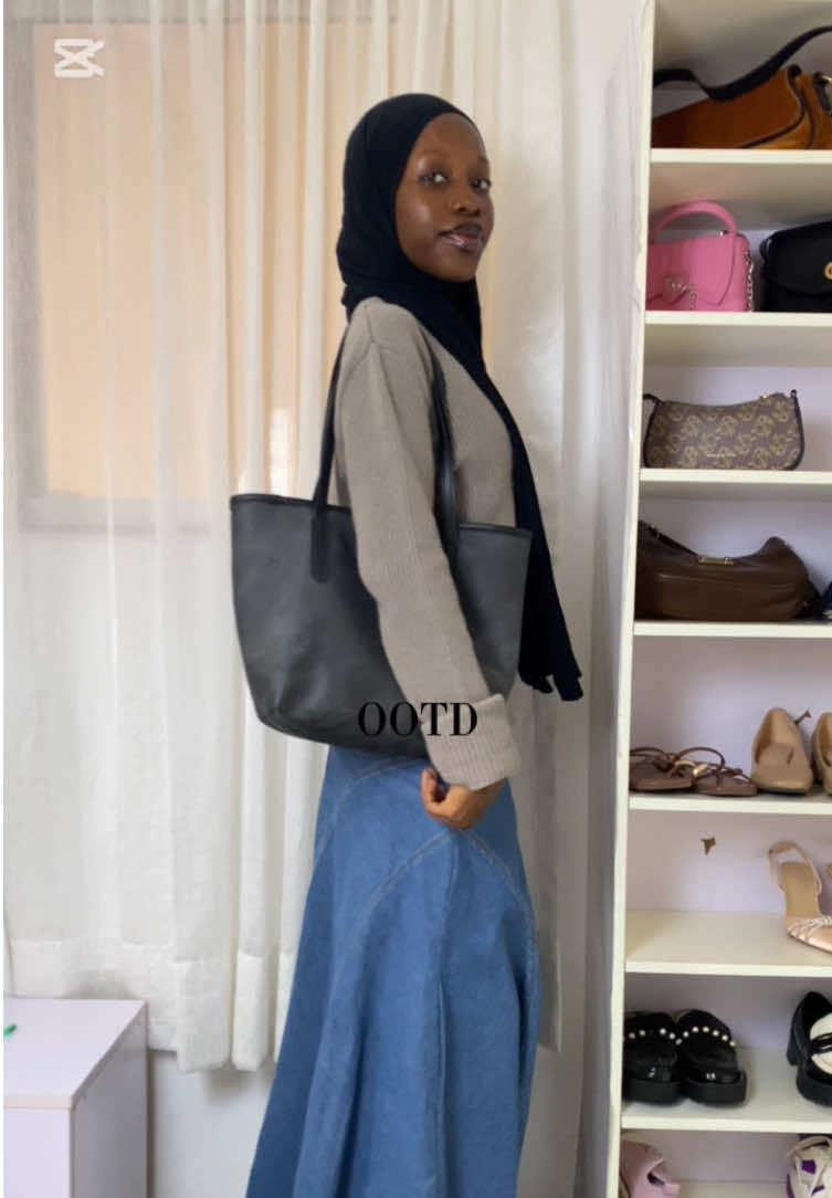 Day 15/30 Quick ootd💙🩶#outfitideas #OOTD#modestfashion  #creatorsearchinsights #fyp 