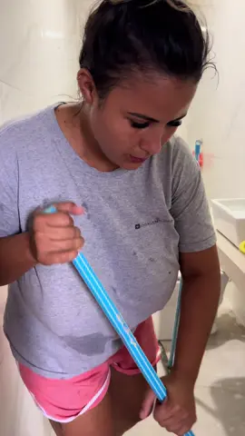 Limpando a cerâmica do meu banheiro #faxina #viral #funny 