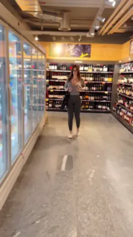 Wine 🍇  #follow #liesa #followme #model #modeling #switzerland🇨🇭 #liesazartprickeland #fyp #modellife @Liesa 🌸 