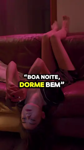 Ao invés de mandar “Boa noite, dorme bem” pra uma mulher, mande isso e ela vai sonhar com você a noite toda. 1.“Tô indo dormir… mas se eu sonhar com você, a culpa é sua.” 2. “Melhor eu nem te contar o que pensei antes de deitar… senão você perde o sono.” 3. “Espero que teu travesseiro seja bom… porque se eu estivesse aí, descanso não seria prioridade.” 4. “Promete que amanhã a primeira notificação que eu vou ver é tua?” Criando expectativa e aquela conexão que só você pode despertar. 5. “Sonha comigo… mas tenta não exagerar dessa vez.” Clique no link da bio para BAIXAR O MESTRE DA CONVERSA, com modelos de conversas validados para abordar, gerar assuntos infinitos e atração. #relacionamento #desenvolvimentomasculino 