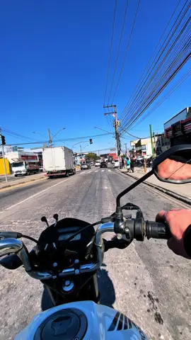 Quando o cliente se empolga no test drive 😂🏍️ O cara chegou só pra “dar uma olhada”, mas não resistiu e foi testar a zero km kkkkk Quer fazer sua simulação também e sair de zero? Chama no Whats! . . #motos #lojademotos #zuera #0km #fy 