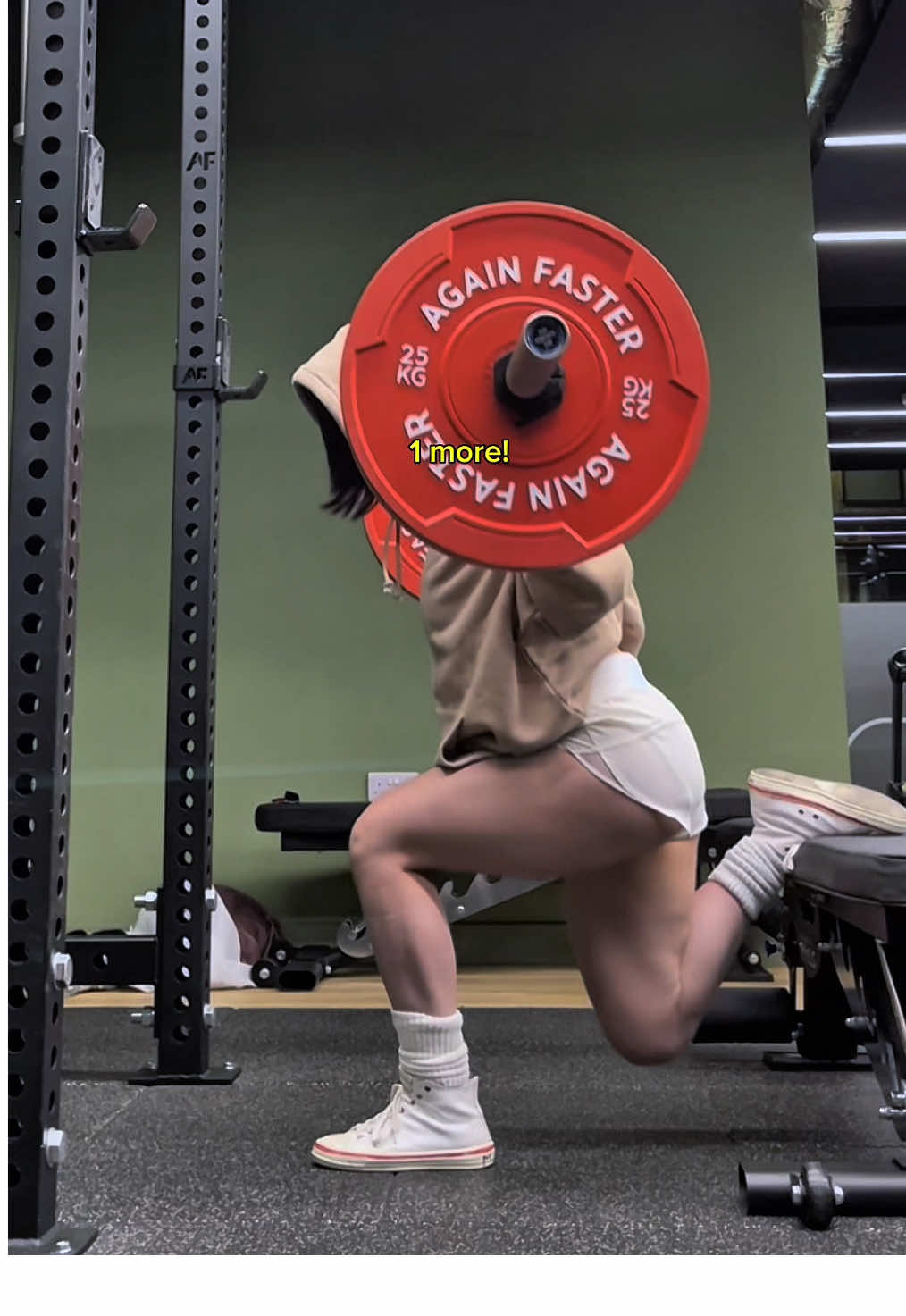 full 70kg barbell Bulgarian split squat, how I get into position and reset~ 