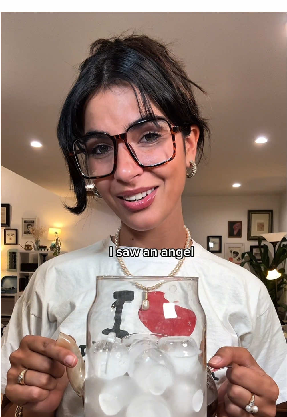 Ahm ahm… 🍕🧐 You’re beautiful- @James Blunt 💌 Comment “Tell me your secrets” ON MY I G !! to know what’s the secret spice / to pizza in Italy 🍾 #dorin #singersongwriter #singer #cover #singersofinstagram #jamesblunt #yourebeautiful 
