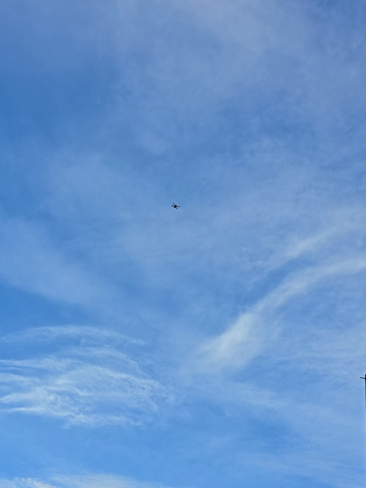 Drone con camara 4k para grabar usa satélites y trae su propio control con pantalla #drone #drones #dronevideo #volar #grabar 