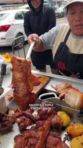 🐷 chicharrón al paso que no falla en Gamarra. Pregunten por el puesto de 