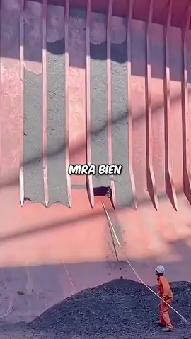 📹 Mira bien: estos marineros deben limpiar a fondo una bodega que antes transportó carbón y ahora llevará granos ⚓🌾. El reto es enorme: eliminar cada partícula de polvo, residuos y humedad en un espacio capaz de soportar 10,000 toneladas 😰. El premio es tentador: $300,000 a repartir entre 17 tripulantes si logran terminar en solo 6 días 💰. Pero la tarea es brutal y peligrosa: mangueras de alta presión, raspado manual y la presión de pasar la inspección final, incluso con drones revisando cada rincón 🚨. Muchas tripulaciones fracasan y ahí entran los profesionales que, con el equipo adecuado, lo logran en un día. ¿Tú arriesgarías tu vida por esa paga? #rexo #datoraro #TrabajoExtremo #VidaEnElMar #HistoriasReales Disclaimer:This information is taken from the internet which may or may not be true we do not want to spread any fake news. The content provided by this channel is meant for EDUCATIONAL PURPOSE only. Copyright Disclaimer:- Under section 107 of copyright Act 1976, allowance is made for FAIR USE for purpose such a criticism, comment, news reporting, teaching, scholarship and research. Fair use is as permitted by copyright statues that might otherwise be infringing. Non-profit, educational or personal use tips the balance in favor of FAIR USE. 