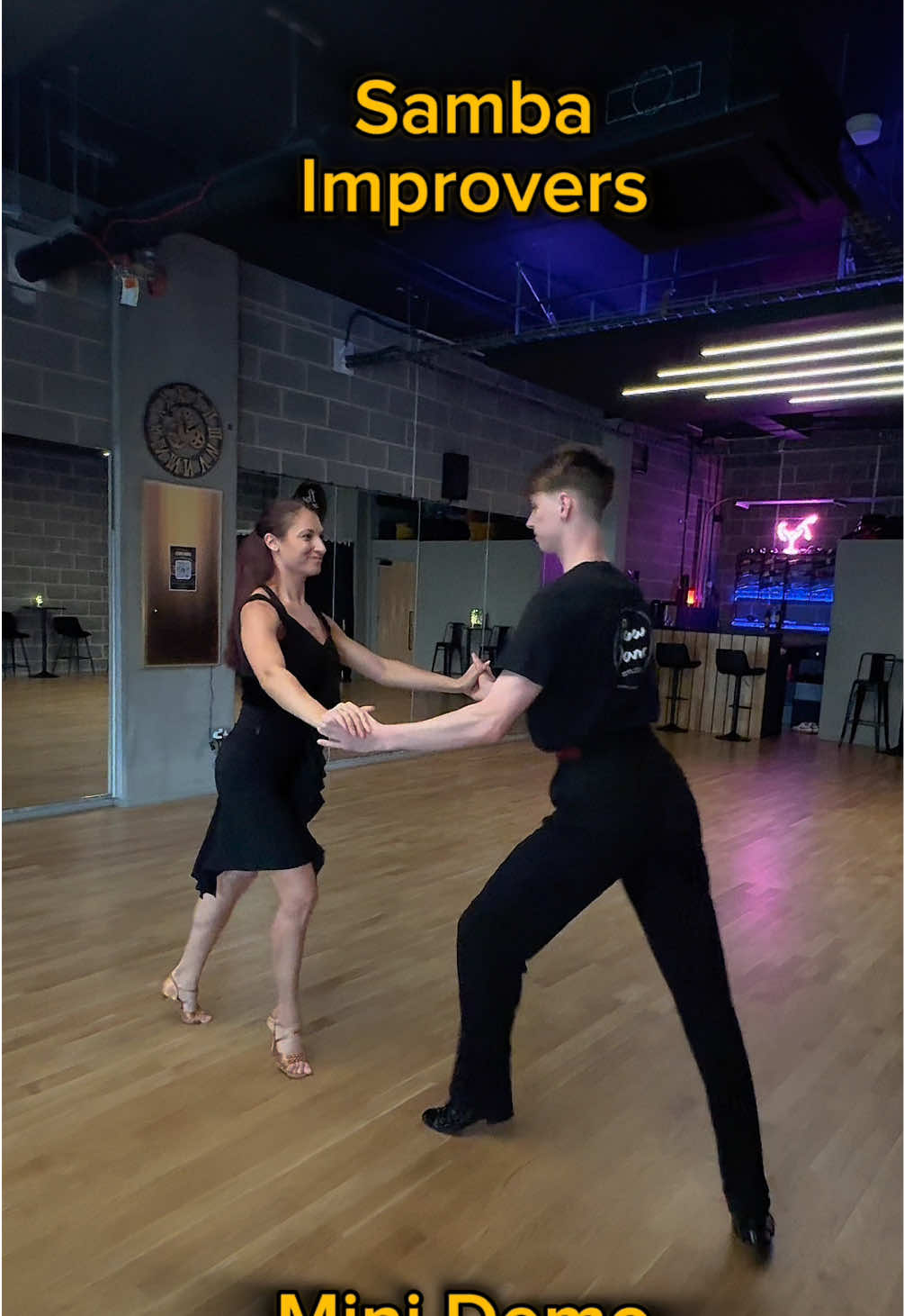 Get ready to Samba! 💃🕺 Check out this vibrant improvers-level mini demo and bring these moves to your next social!  #sambavibes  #danceitout  #latindance  #sambadance #ballroomandlatinlondon   