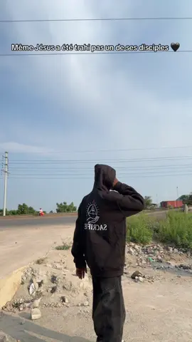 Merci beaucoup à vous moi qui pensais être seul vous m’avez montré le contraire 🖤🙌 je vous aime 🫶 