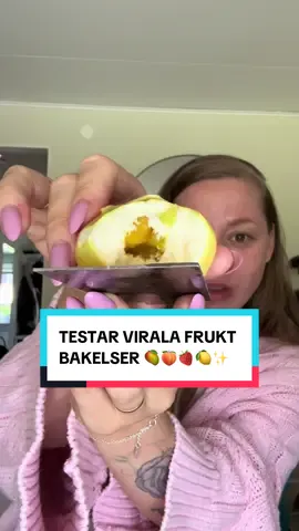 Testar dom virala frukt bakelserna!! SÅ himla kul @Bread and sweets by Jennie 😍🥭 om du gillar mina videos så glöm inte klicka på FÖLJ🥹 det skulle göra mig så himla glad!!❤️ #fruktbakelser #testar #fyp #tiktoksverige 