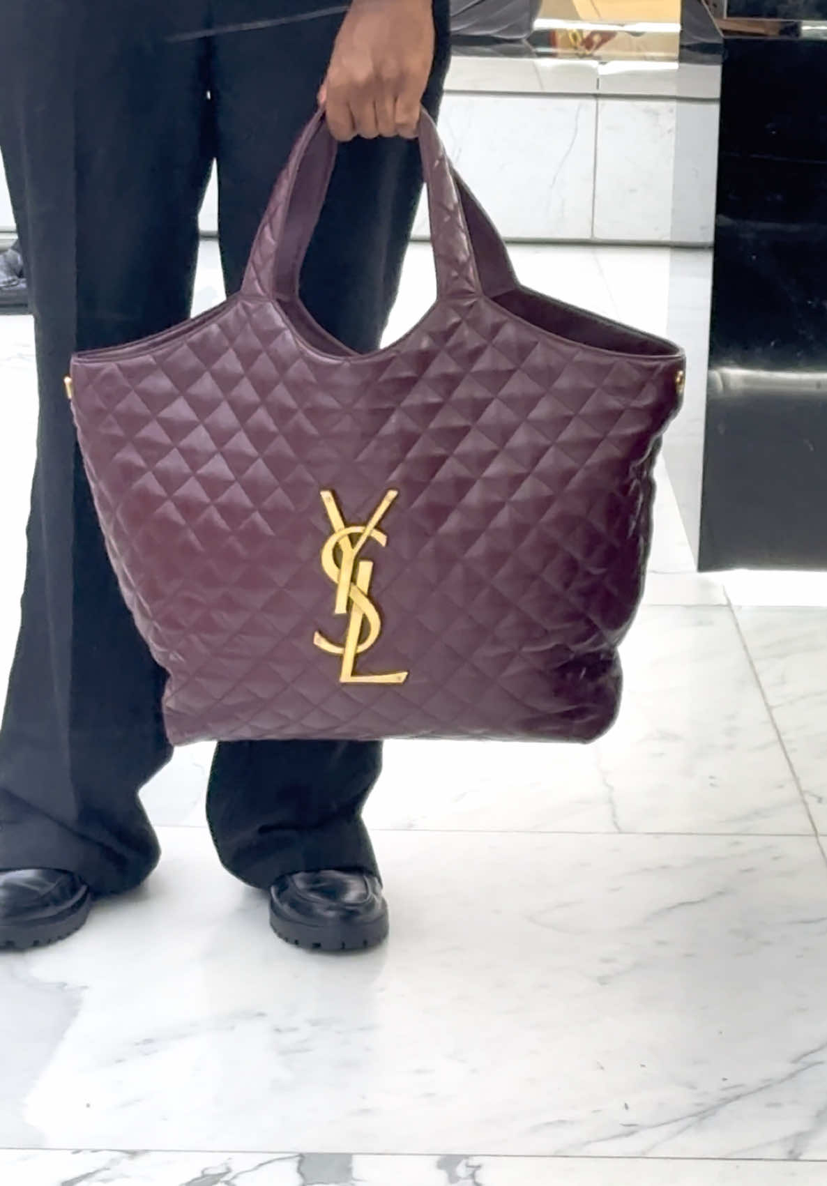 Perfect bag/color for fall. YSL ICARE Tote. DM to shop. 📧 #ysl #fashiontiktok #luxury #luxuryfinds #saintlaurent #foryou # 
