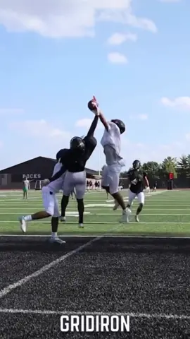 Double team for what !? #footballrecruiting #collegerecruiting #collegefootballrecruiting #d1bound #highschoolfootball #studentathlete #gridiron #fridaynightlights #athleteexposure #recruitingseason