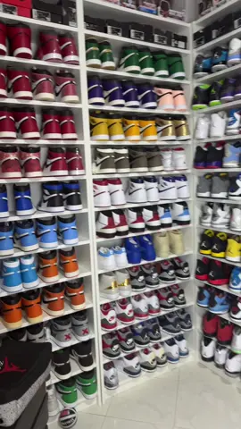 La scarpiera più chiacchierata di TikTok 🤣 #sneakers #sneakerhead #perte #fyp #jordan 