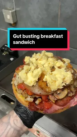 Giy busting breakfast sandwich #breakfastsandwich #breakfast #sandwich #breakfastchallenge 