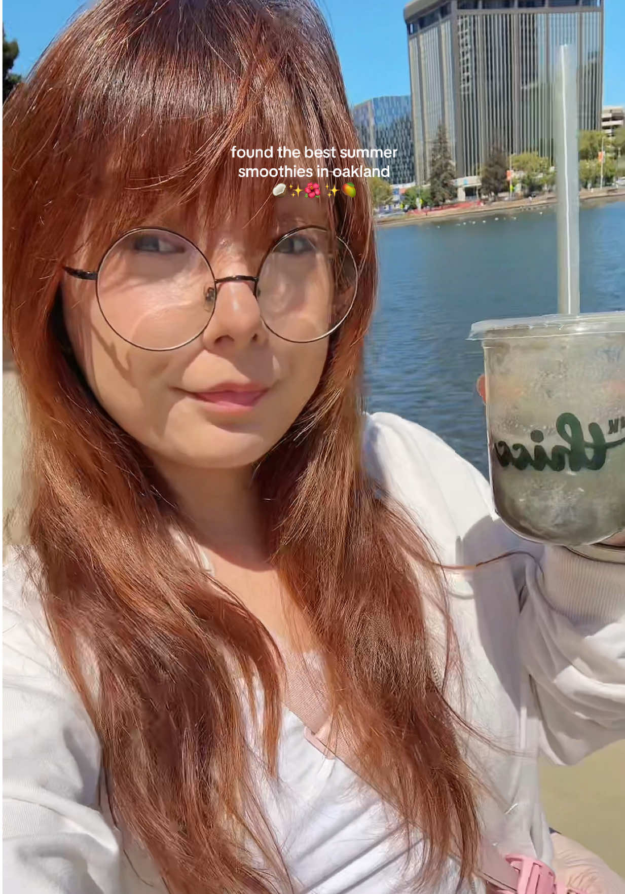 is it still summer..? feels like summer 🫩 but my soul says it’s spooky season  #oakland #bayareafoodies #smoothie #summervlog #bayareaeats 