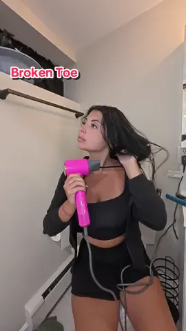 Call me Hobbles Magee #brokentoe #grwm #Lifestyle #unhinged #depressionroom 
