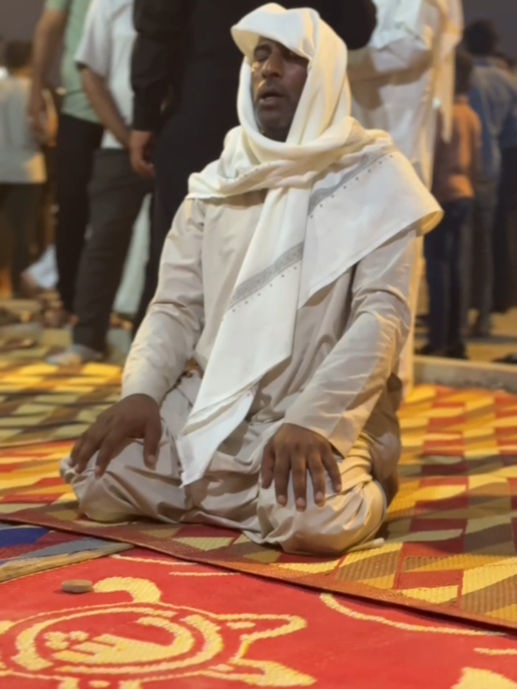 حزن حميد عواد   أخ المرحوم حامد عواد في  الخميسية الأولى  للراحل حامد عواد ابو عباس في  منطقة الحوطة شط العرب 🥺