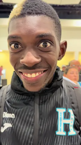 Dembele es el más nervioso de volar🥴😂
