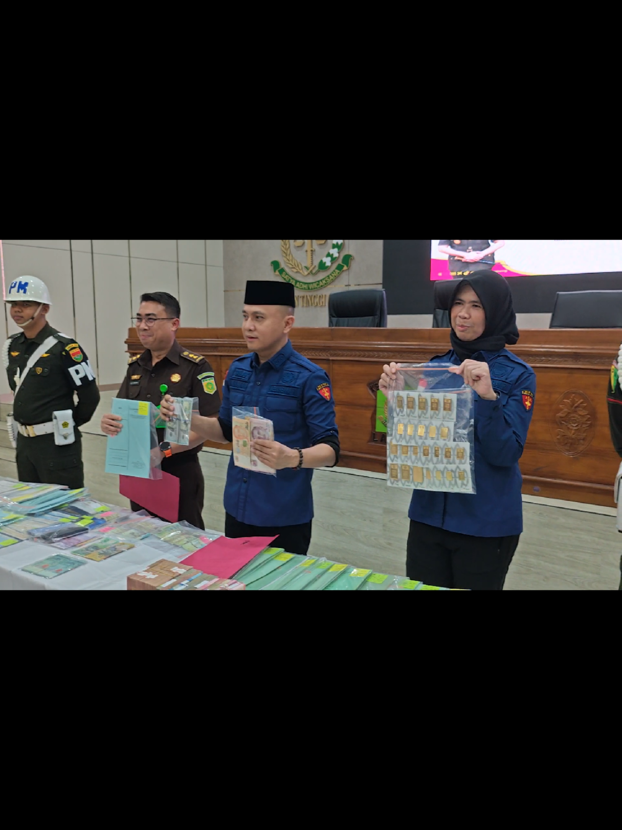 Asisten Tindak Pidana Khusus Kejati Lampung, Armen Wijaya mengatakan, hingga Kamis malam, kepala daerah berinisial ARD itu masih diperiksa secara intensif di Kejati Lampung.  