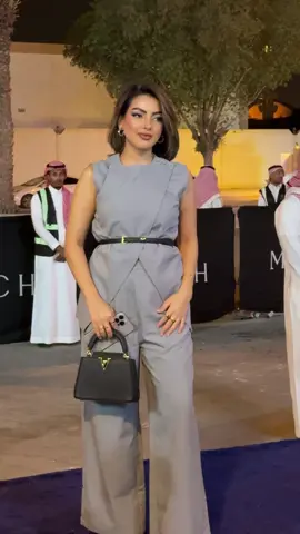 من تصويري للجميله @جود العنزي 🐎 📸🤍🤍 #جود_العنزي #مصورة_جوال #عطور_ماتش #اكسبلورexplore #مصورات_الرياض 