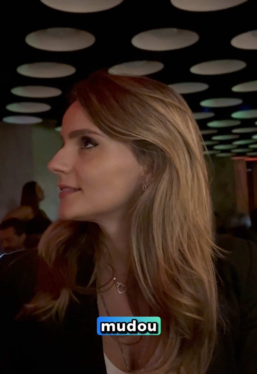 O centro de São Paulo está voltando à vida! 🌆 Graças às recentes iniciativas da prefeitura, que incentivam a gestão de espaços públicos por entes privados, diversos pontos históricos da cidade estão sendo revitalizados. Um exemplo incrível é o recém-inaugurado @formosahifi , um bar secreto escondido na Galeria Formosa, bem abaixo do Viaduto do Chá.  Visitei o espaço antes, quando ainda estava abandonado, e voltei na última semana com o bar a todo vapor. Que transformação! Que esse modelo inspire a recuperação de outros tesouros históricos da nossa São Paulo! #centrodesaopaulo #politicaltiktok #politica #urbanismo 