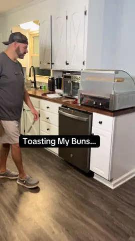 @Vevor_US hot dog roller gives you those gas station hot dogs at home! Perfect for parties and tailgating… #vevor #hotdogs #tailgateszn #partyfood #tailgating 