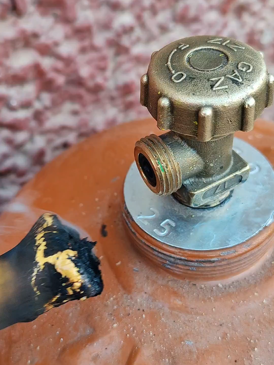 اليك الطريقه الصحيحه لمنع تسرب الغاز = simple inventions diy crafts edias #Amazing_inventions #simple_inventions 