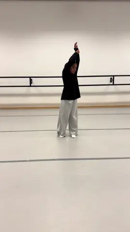 Modern class✨ Arowak dance centre 📍Assen  #moderndance #arowakdancecentre #dancer #danceteacher #shanmendes #mercy #fyp 