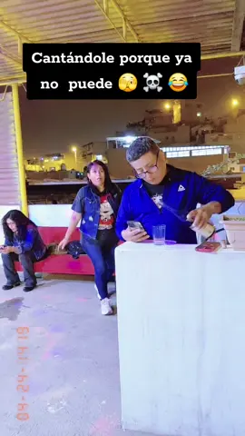 Dedicándole una canción porque ya no puede 🫣🤭 #humor  #actuacion  #jajaja  #contenido 